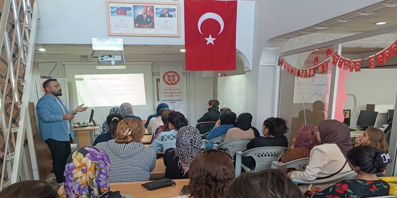Hakkâri’de "Okul ve Aile" konulu seminer düzenlendi