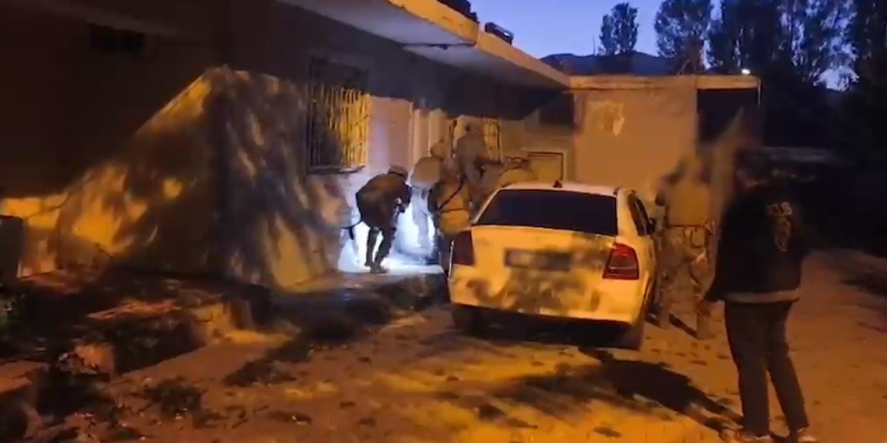 Bitlis’te sosyal medyada suç örgütünü öven şahıslara operasyon: 3 kişi tutuklandı