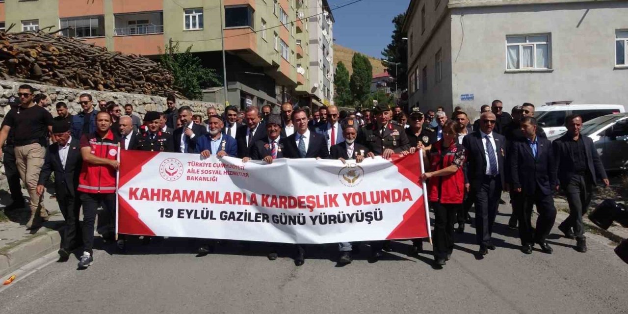 Bitlis’te 19 Eylül Gaziler Günü dolayısıyla yürüyüş gerçekleştirildi