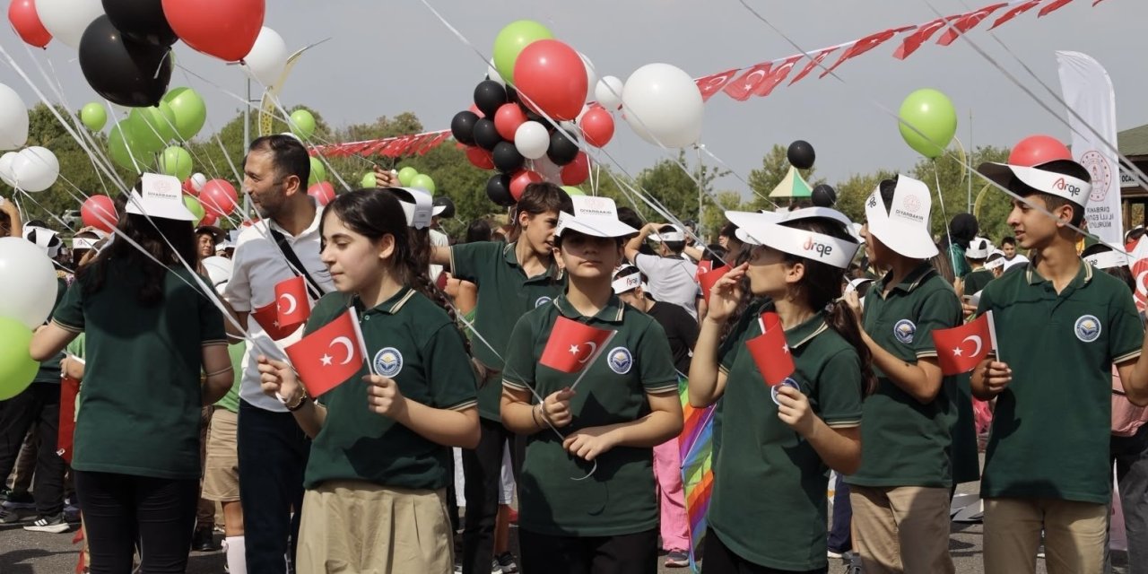 Diyarbakır’da uçurtma şenliği yapıldı