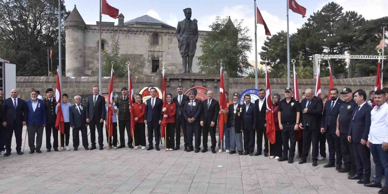 Bitlis’te Gaziler günü programı yapıldı
