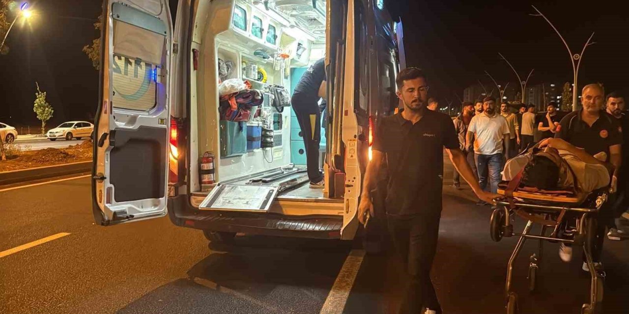Kayapınar'da kamyonetin yolcu koltuğundan düşen şahıs yaralandı