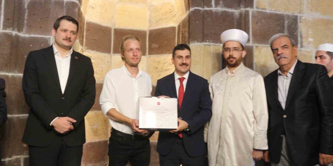 Letonyalı turist Van’da Müslüman oldu