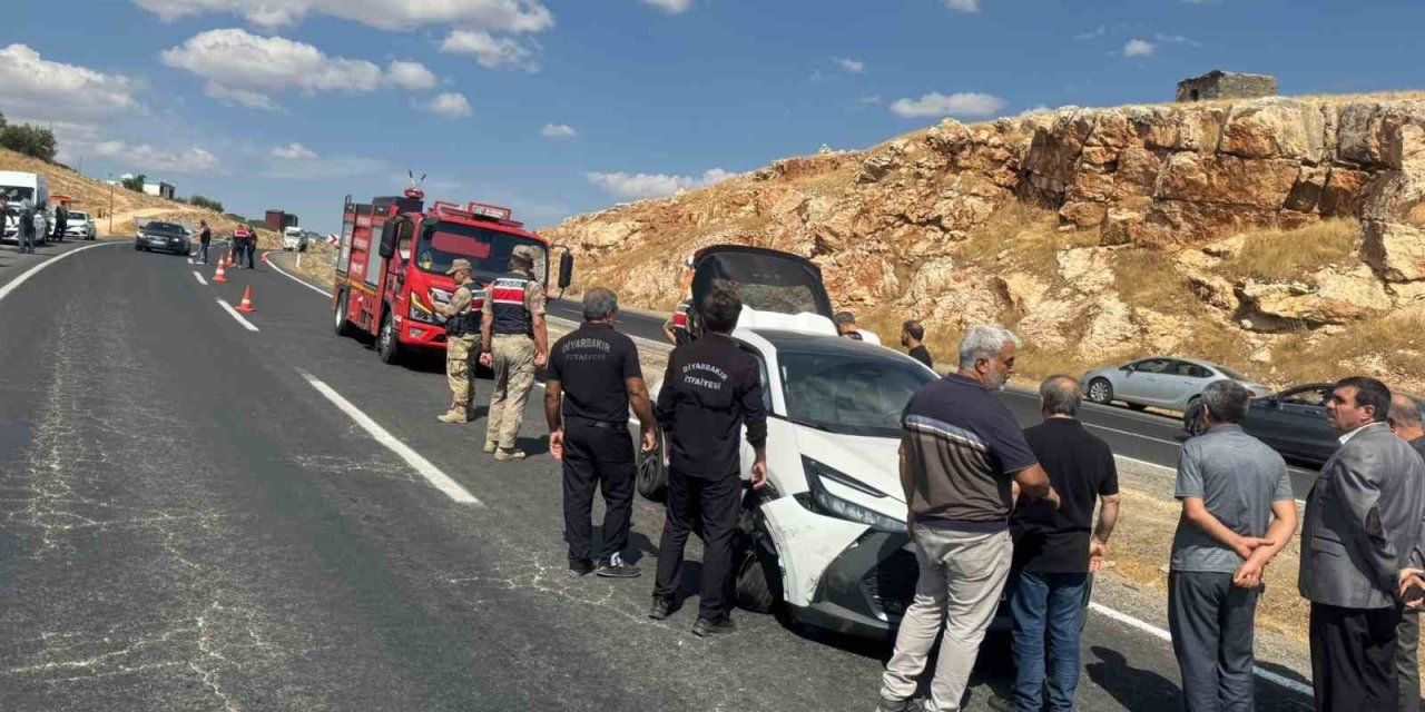 Diyarbakır’da otomobil ile traktör çarpıştı: 4 yaralı