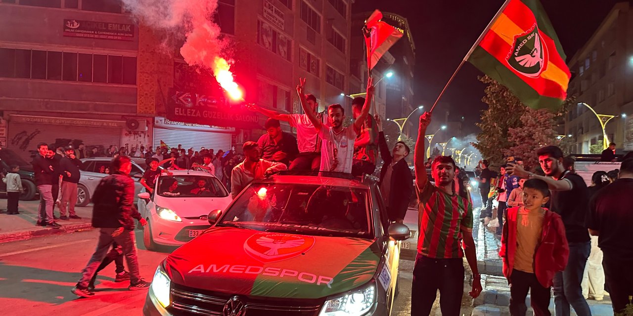 Yüksekova’da Amedspor’un galibiyeti kutlandı