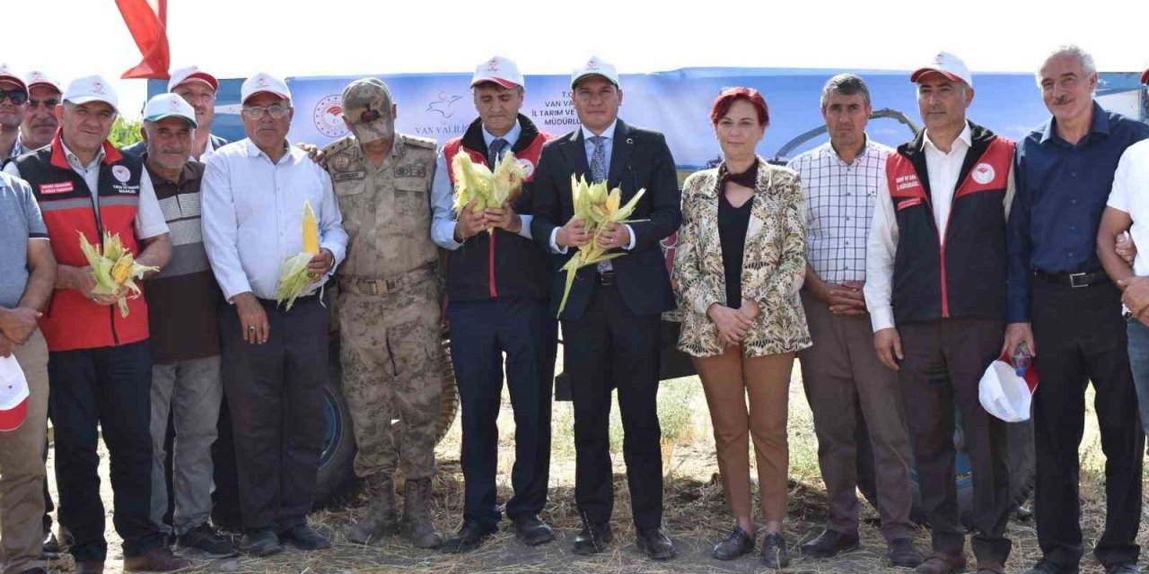 Tuşba’da "Silajlık Mısır Hasadı Tarla Günü" yapıldı
