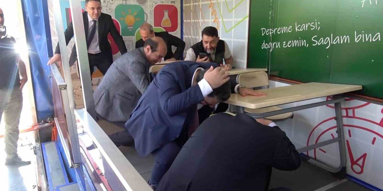 Diyarbakır'da tatbikatta ’depremi başlatıyoruz’ dedi, depreme yakalandılar