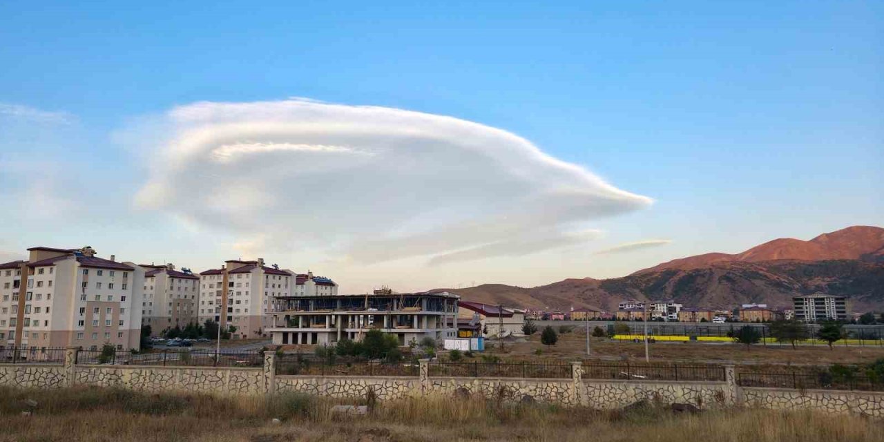 Bitlis’te UFO’ya benzeyen mercek bulutu oluştu