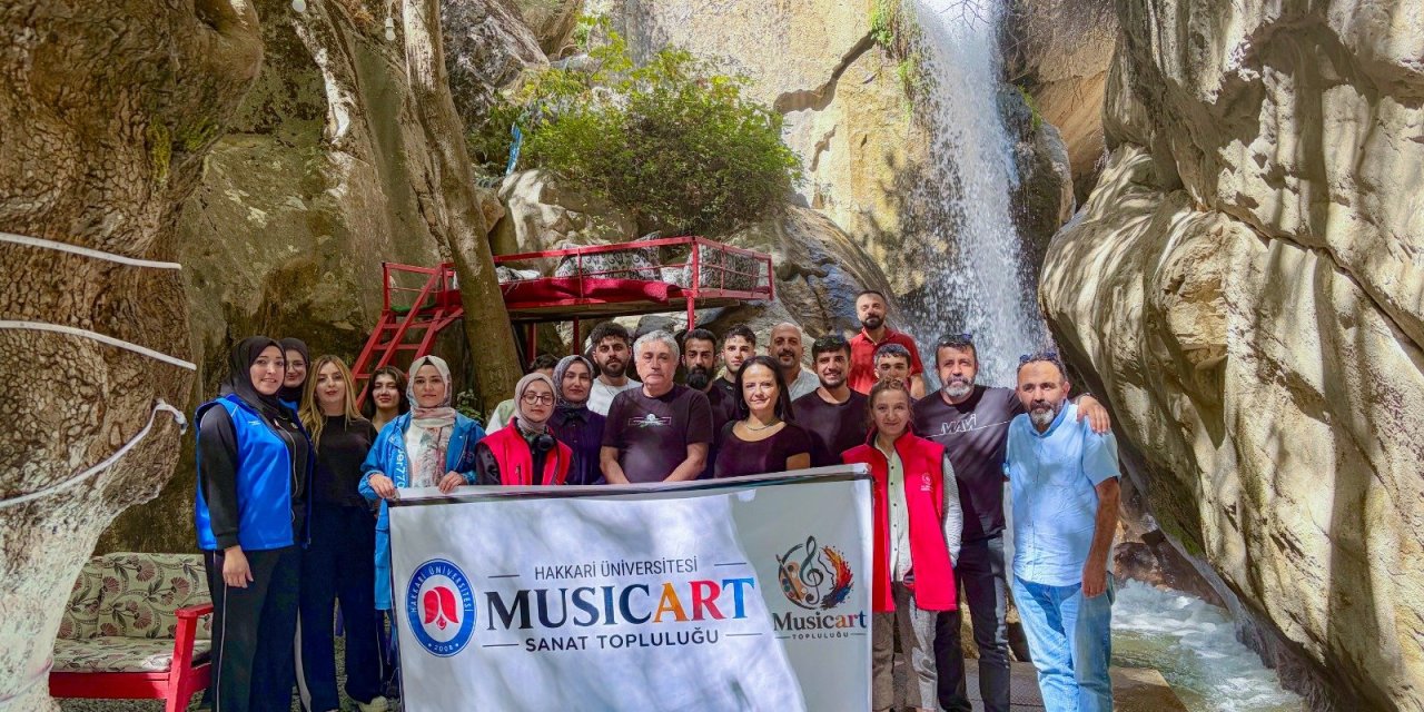 Hakkâri Üniversitesi öğrencileri Şemdinli’yi gezdi