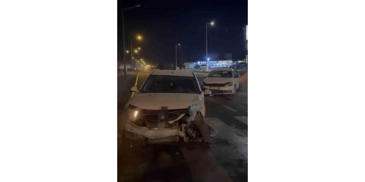 Mardin’de iki otomobil çarpıştı: 3 kişi yaralandı