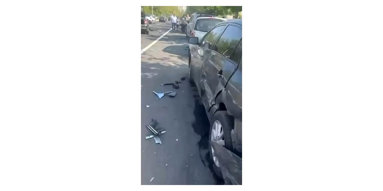Diyarbakır’da seyir halindeki otomobil park halindeki 4 araca çarptı