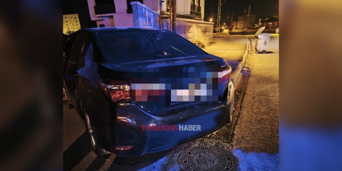 Yüksekova’da otomobil duvara çarptı: 3 yaralı
