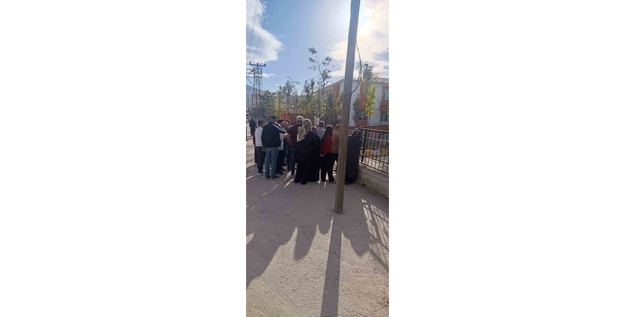 Van’da silahlı öğrenci alarmı