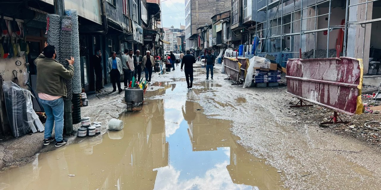 Yüksekova’da yağmur etkili oldu