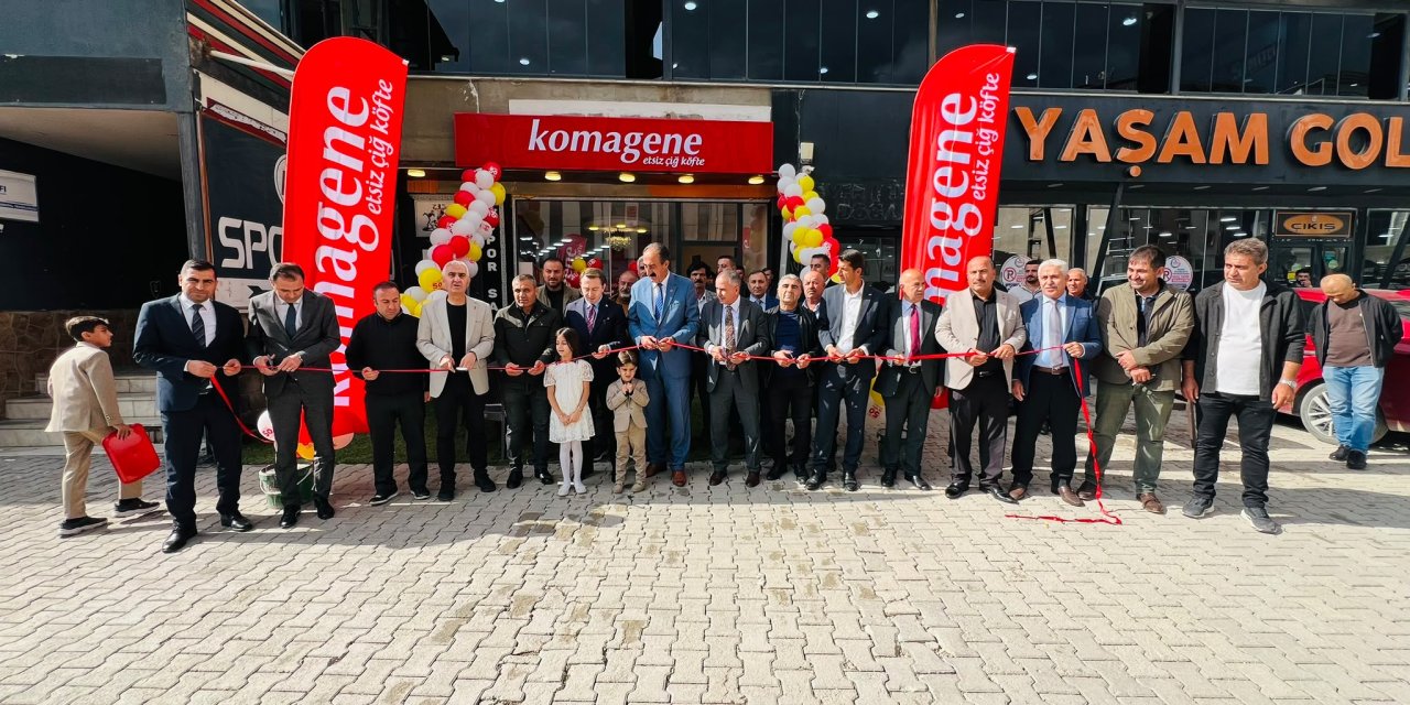 Yüksekova’da Komagene Çiğ Köfte’nin ikinci şubesi hizmete açıldı