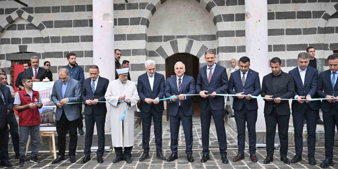 Restorasyonu tamamlanan vakıf eserleri yeniden ibadete açıldı