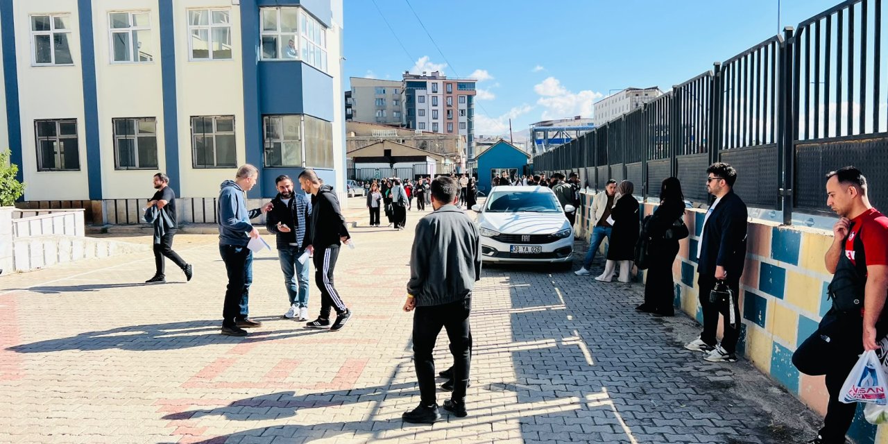 Yüksekova’da 4 bin 272 aday KPSS için ter döktü