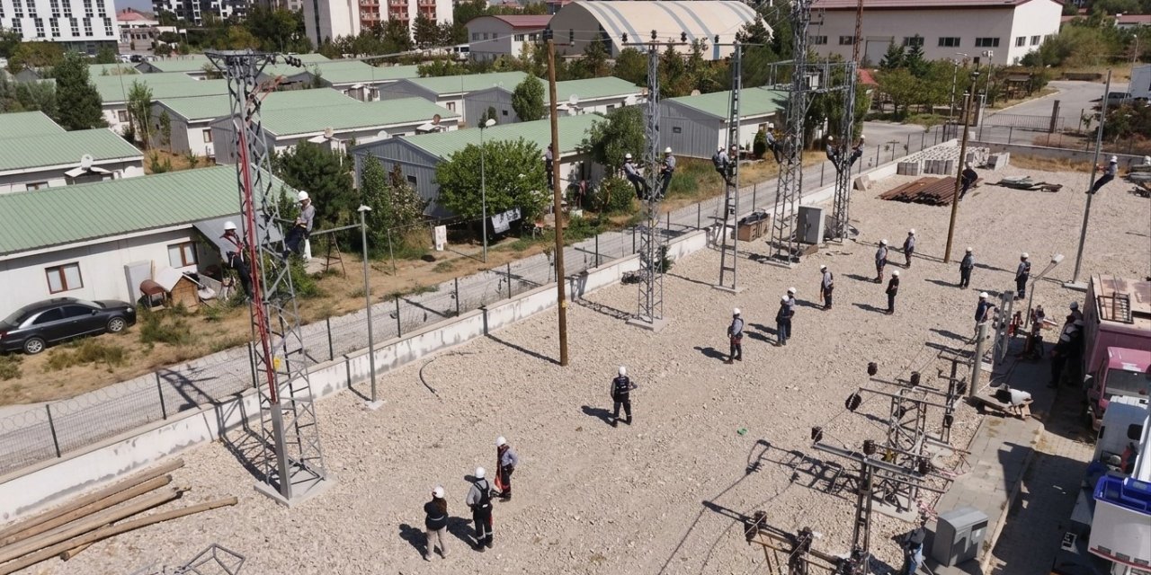 VEDAŞ çalışanlarına yüksekte çalışma ve kurtarma eğitimi