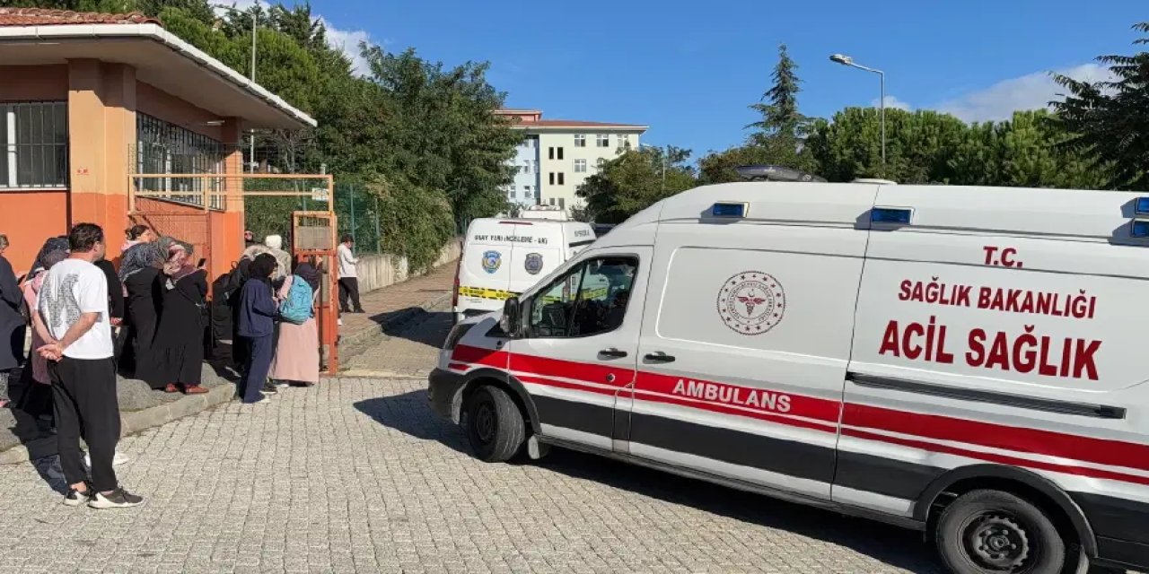 Başakşehir'de ortaokulda bıçaklı saldırı: 3'ü ağır 8 öğrenci yaralı
