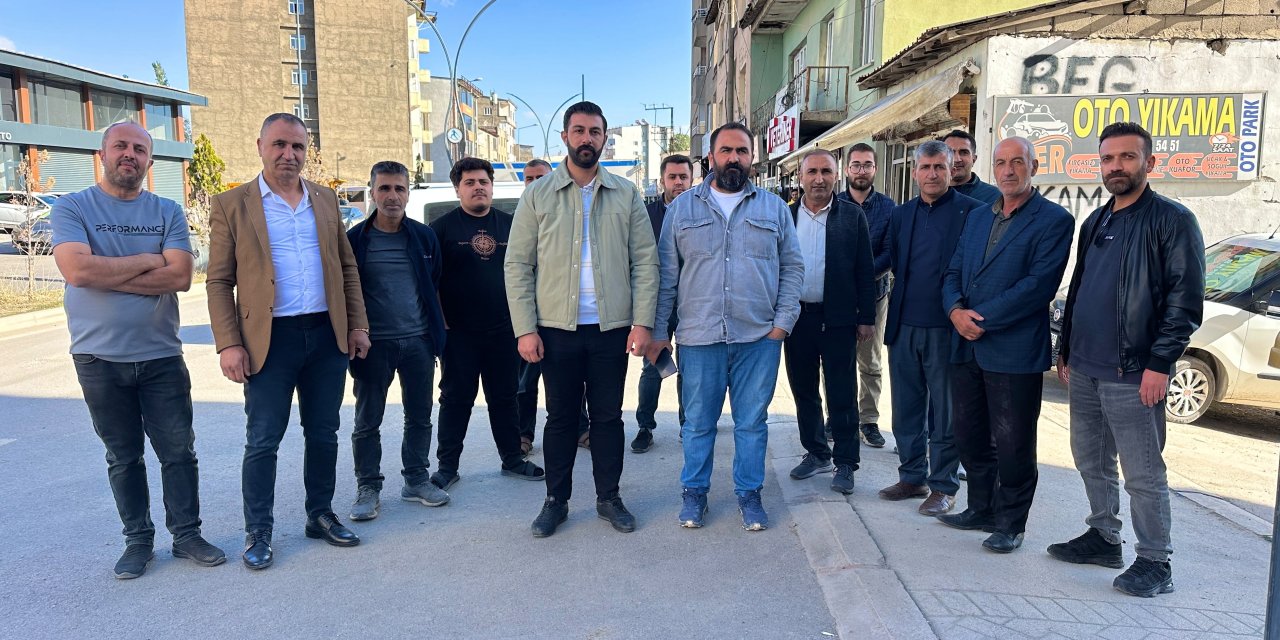 Yüksekova’da Gençlik Caddesi esnafı doğalgaz çalışmalarının başlatılmasını istedi