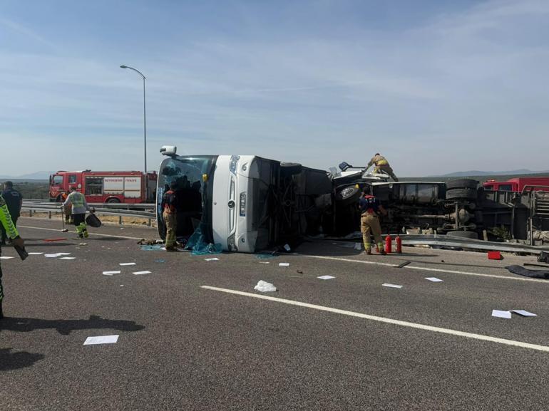 Manisa'da TIR ile tur otobüsü çarpıştı: 11 ölü