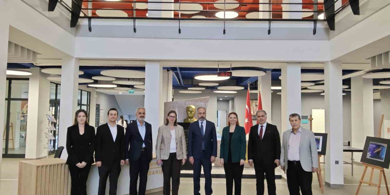 Rektör Şevli'den Özel Eren Fen ve Teknoloji Lisesine ziyaret