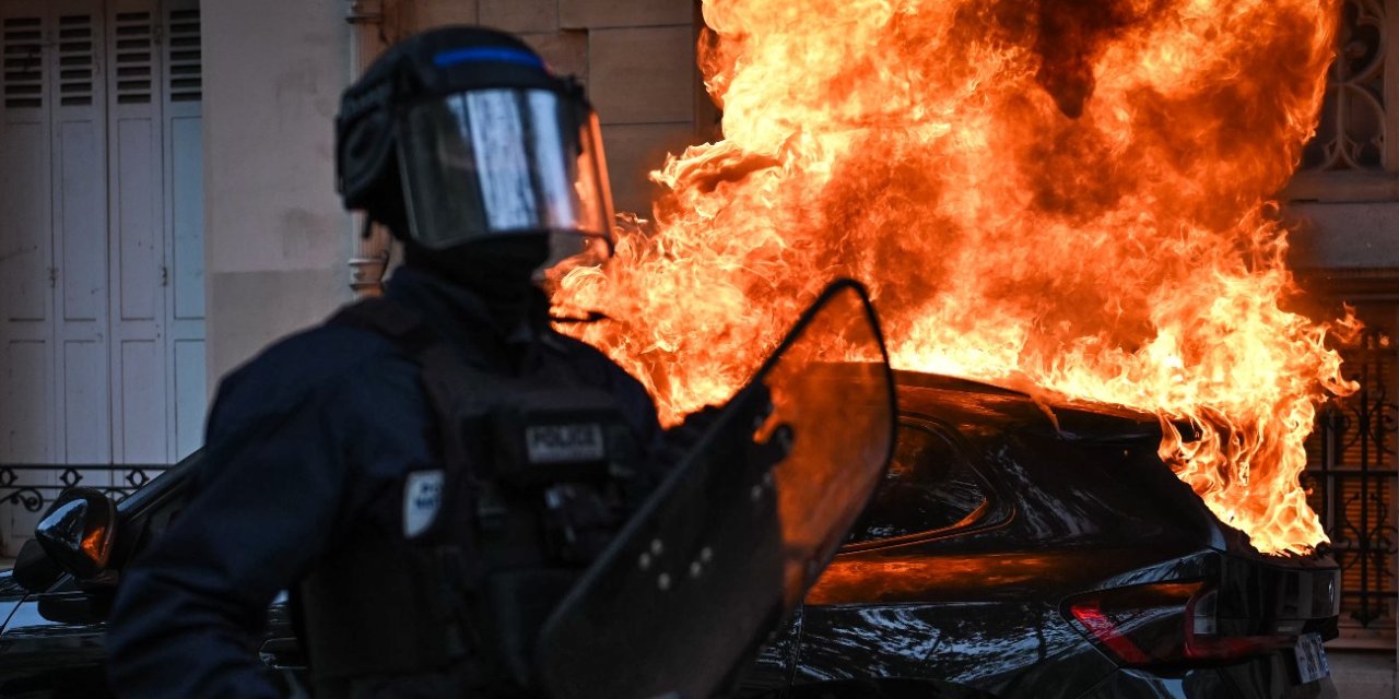 Fransa'da devam eden öğrenci protestolarında 160 binden fazla kişi sokağa indi