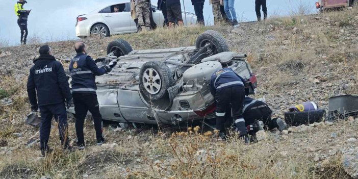 Erciş yolunda otomobil takla attı: 2 yaralı