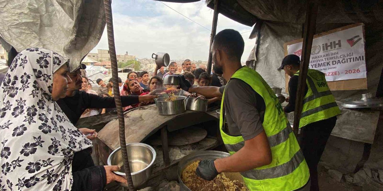 Yüksekova’da düzenlenen hayır çarşısı geliri ihtiyaç sahiplerine ulaştırıldı