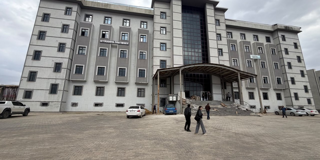 Yüksekova’da eğitim kurumlarına geçici bina tahsisi