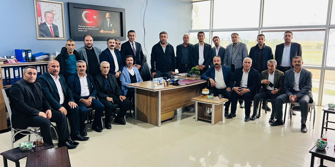 Yüksekova’da köy muhtarlarından Şantiye Şefi Hasan Yalın’a ziyaret