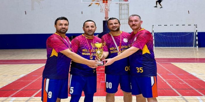 Millî Eğitim Müdürlüğü Basketbol Takımı şampiyon oldu