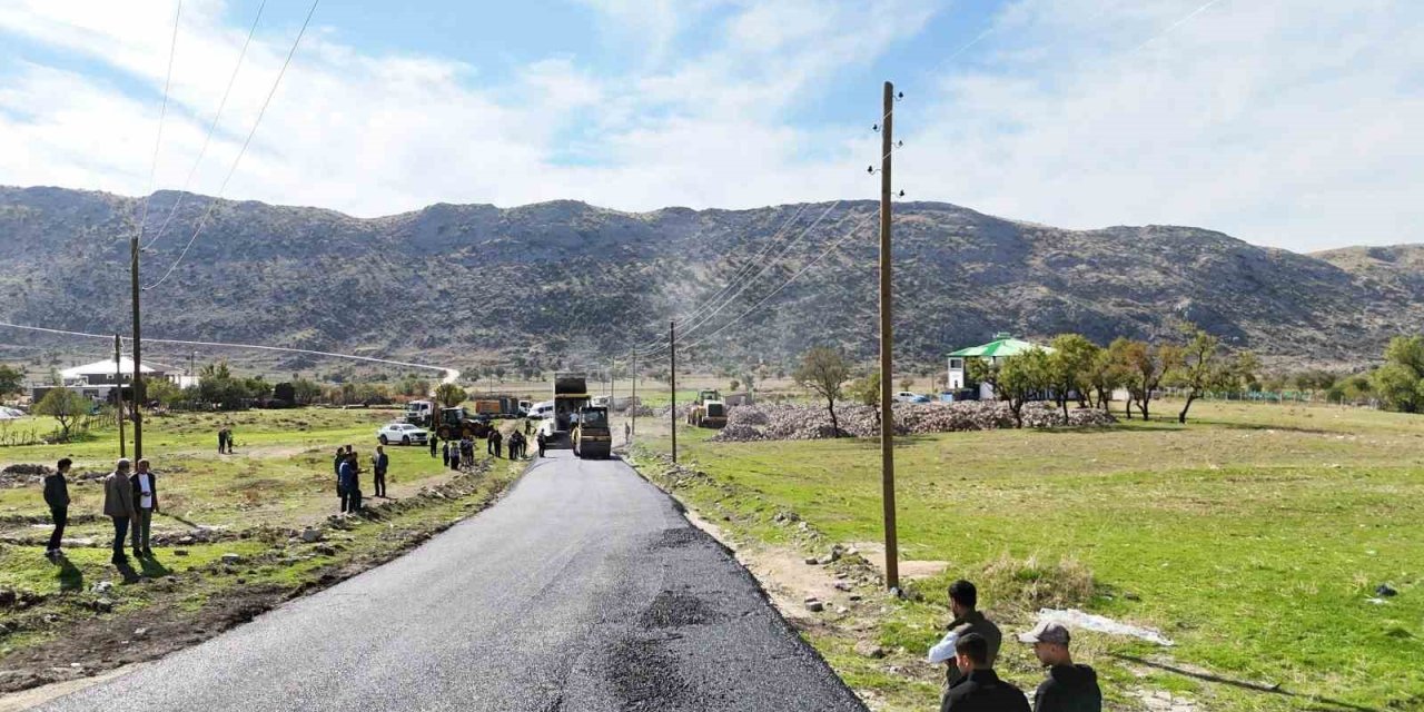 Hani ile Elazığ arasındaki yol sıcak asfaltla yenilendi