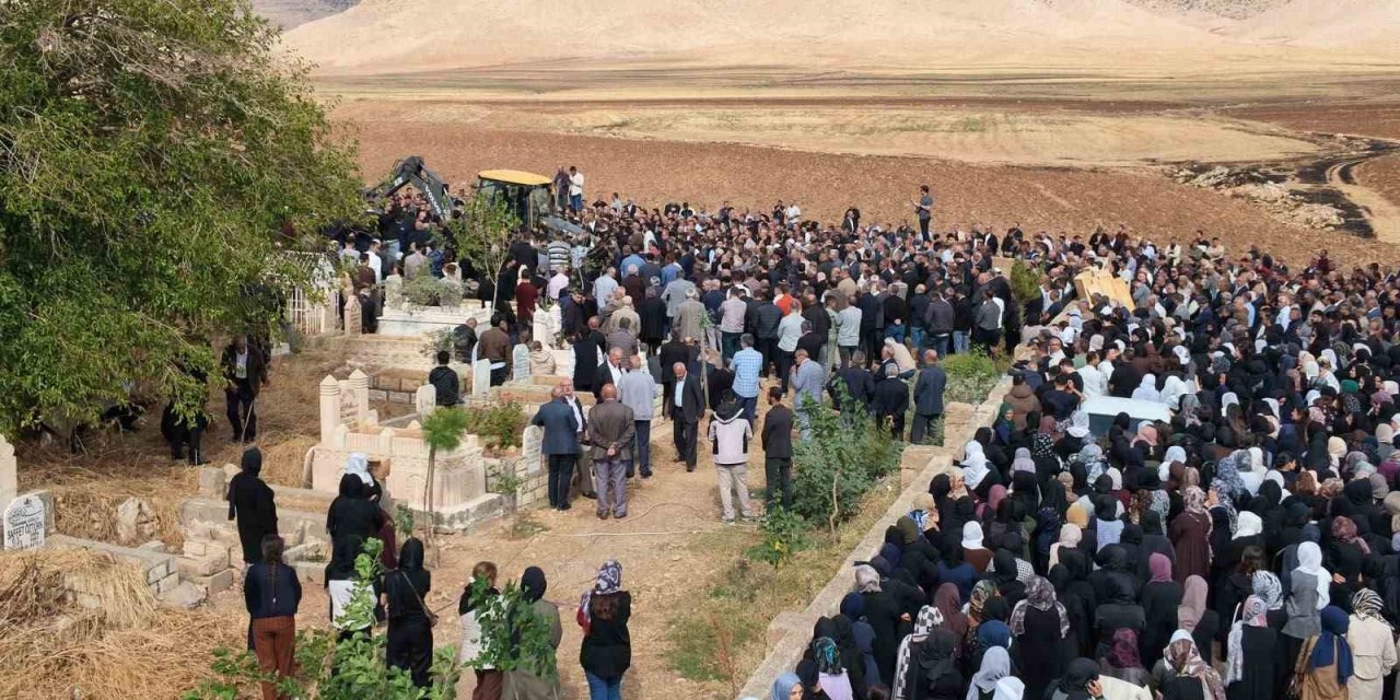 Mardin’deki kazada hayatını kaybeden 6 kişi toprağa verildi