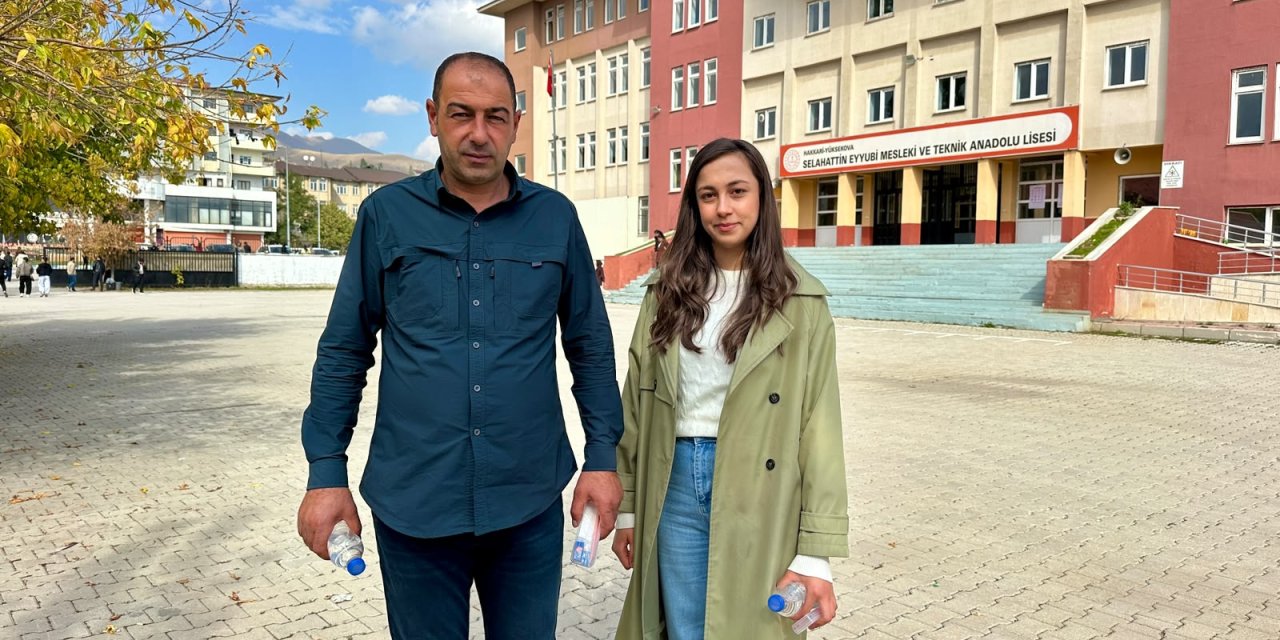 Yüksekova’da baba ve kızı KPSS’ye birlikte girdi