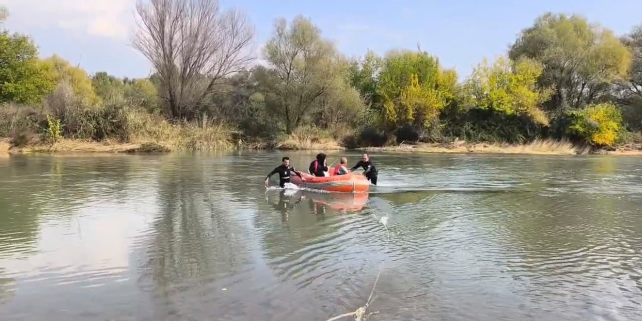 Piknik yaparken mahsur kalan 2 kişiyi itfaiye kurtardı