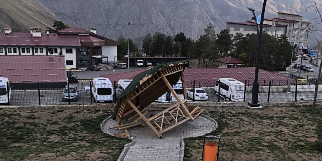 Hakkari’de yeni yapılan kamelyaya zarar verildi