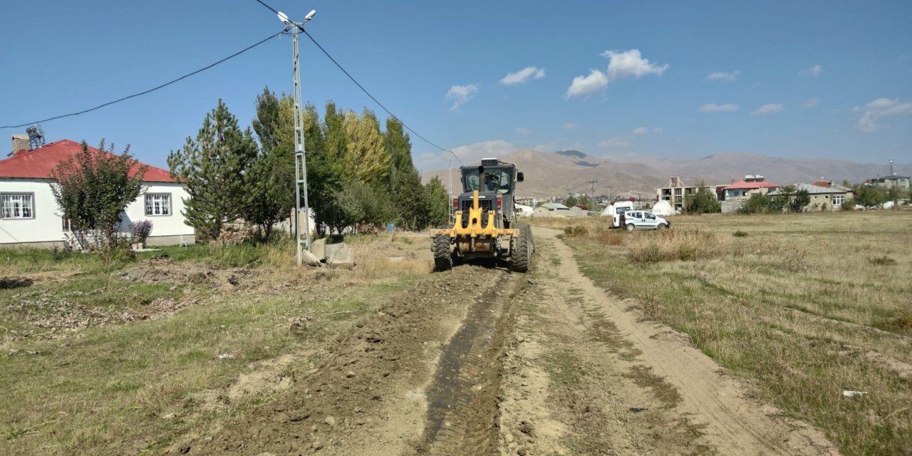 Yüksekova’da yeni yol açma çalışması