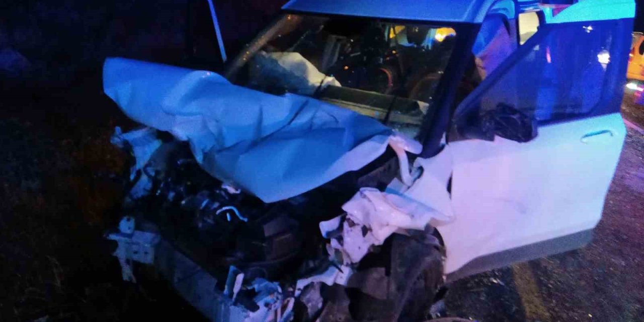 Mardin’de otomobil ile ticari araç çarpıştı: 1 ölü, 3 yaralı