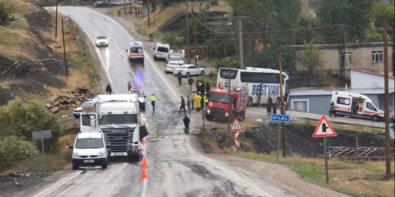 Hakkâri'ye giden yolcu otobüsü Şırnak’ta kaza yaptı 1 ölü, 15 yaralı