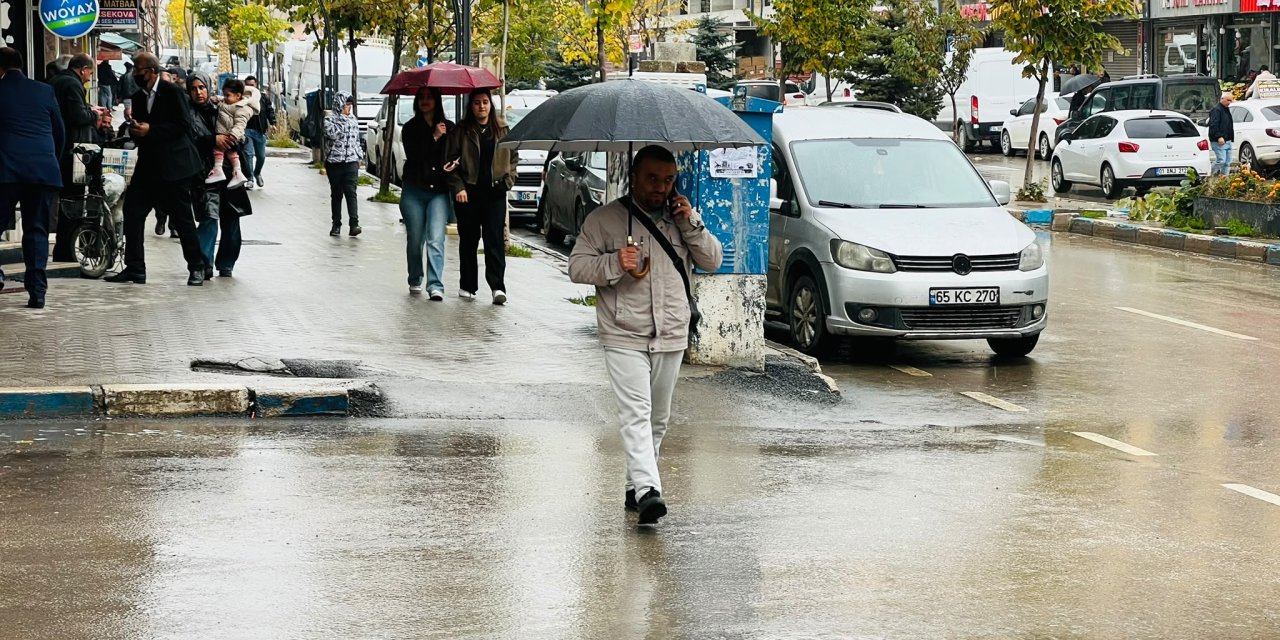 Yüksekova’da iki gündür yağmur etkili oluyor