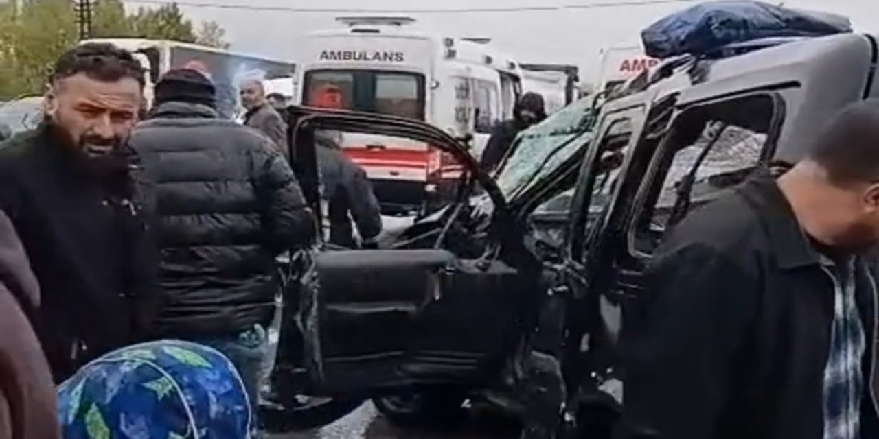Van’da tırla hafif ticari araç çarpıştı: 2 yaralı