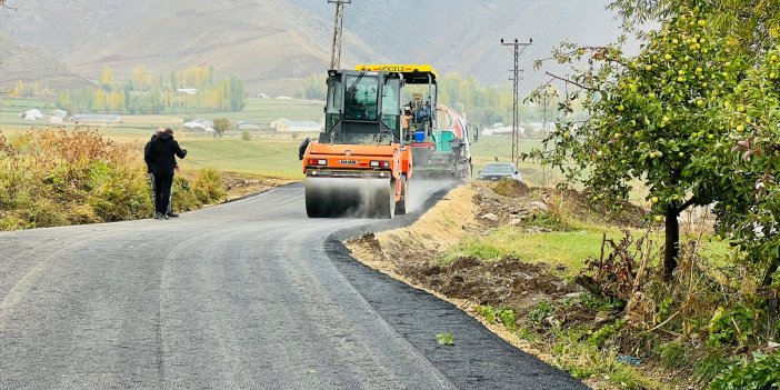 Büyükçiftlik’te yıllardır toprak olan yol ilk kez asfaltlandı