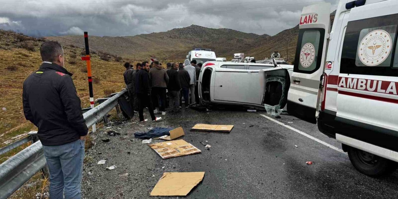 Bitlis’te otomobiller çarpıştı: 5 yaralı