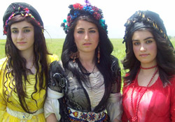 Yüksekova Anadolu Lisesi'nden Yöresel kıyafet yarışması