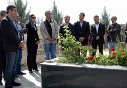 Kürt edebiyatının usta isimlerinden Mehmed Uzun mezarı başında anıldı