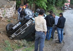 Şemdinli Altınsu (Şapatan) köyü yakınlarında kaza: 3 yaralı