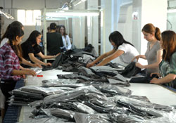 Yüksekova'da kurulan tekstil fabrikası iş kapısı oldu