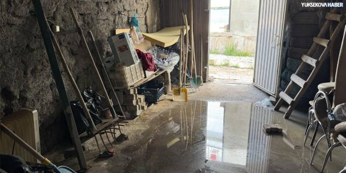 Yüksekova’da kanalizasyon sorunu mahalleliyi bezdirdi