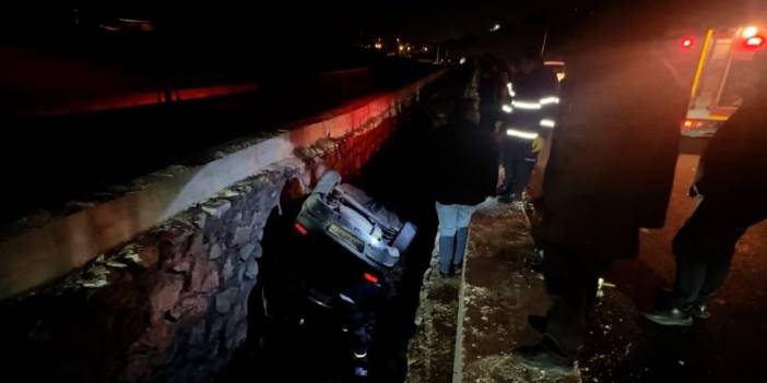 Yüksekova’da otomobil dere yatağına uçtu: Sürücü hafif yaralı